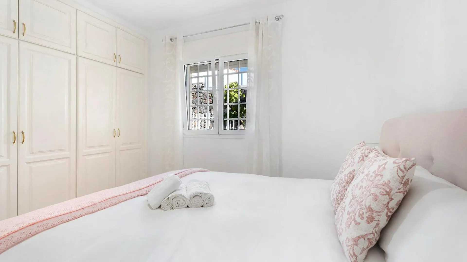 Дом отдыха Casa Carla Private, Pool, Air By Paramount Holidays Пуэрто-де-Сантьяго